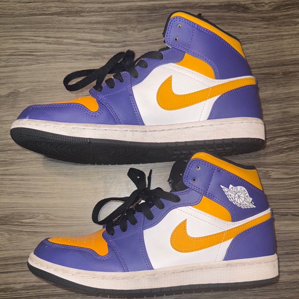 Jordan 1s 💜🧡🤍 - Picture 2 of 9